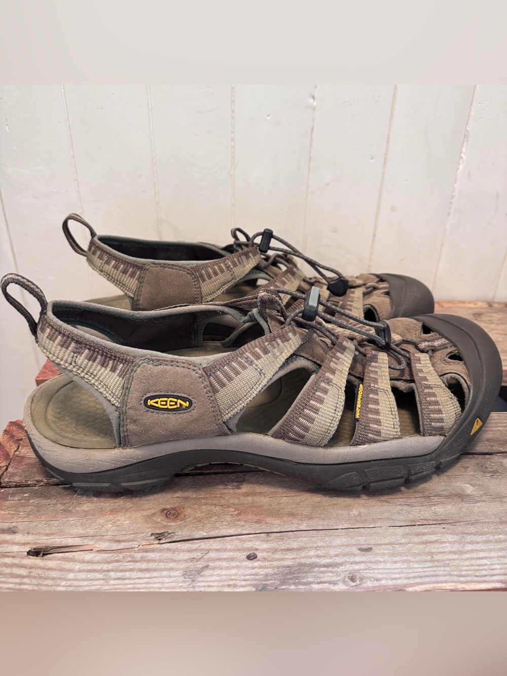 Keen men’s Newport H2 trekking sandals